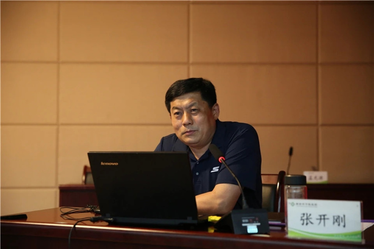 党委书记、院长张开刚做党课辅导.webp.jpg
