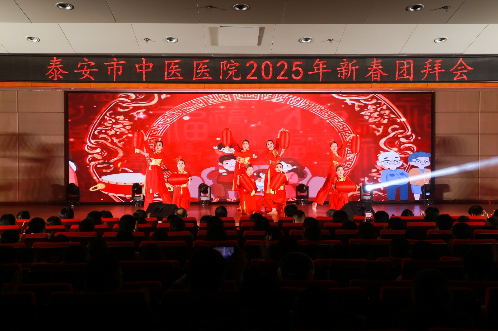 5舞蹈《中华全家福》.jpg