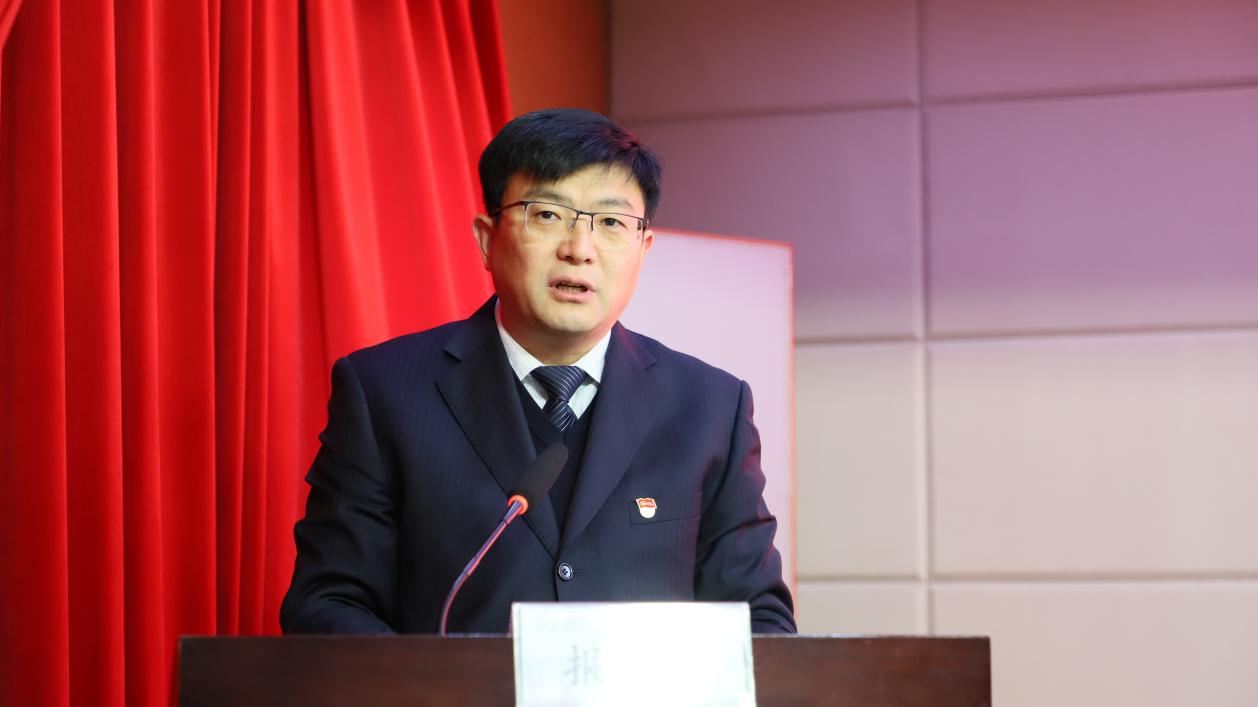 7胡书记宣读表彰决定.jpg
