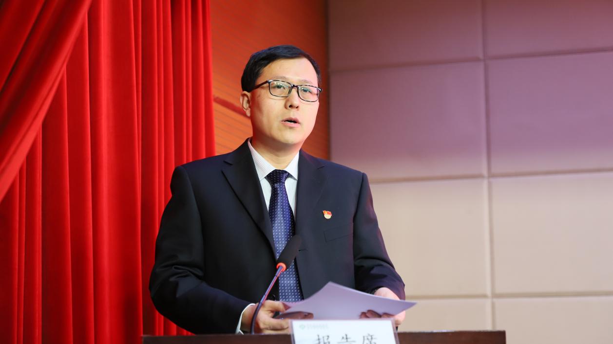 10李科长作报告.jpg